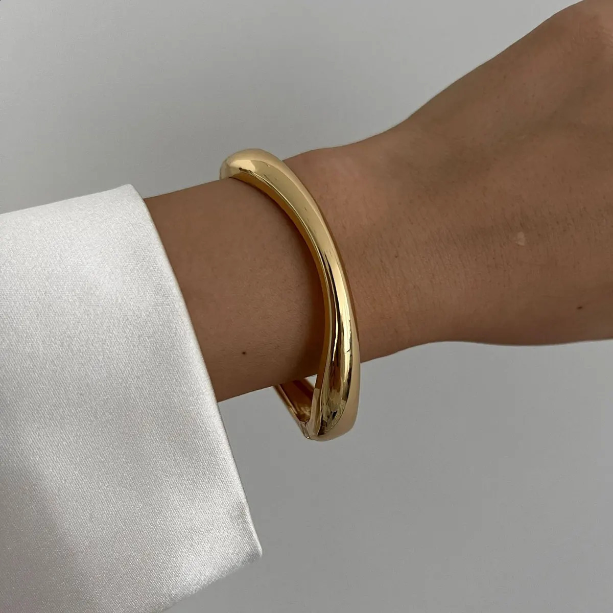 KMVEXO Hiphop Exaggerated Wide Cuff Bangle Manchette Vintage Punk Irregular Glossy Gold Color Bracelet Bangles Women Men Jewelry 250808