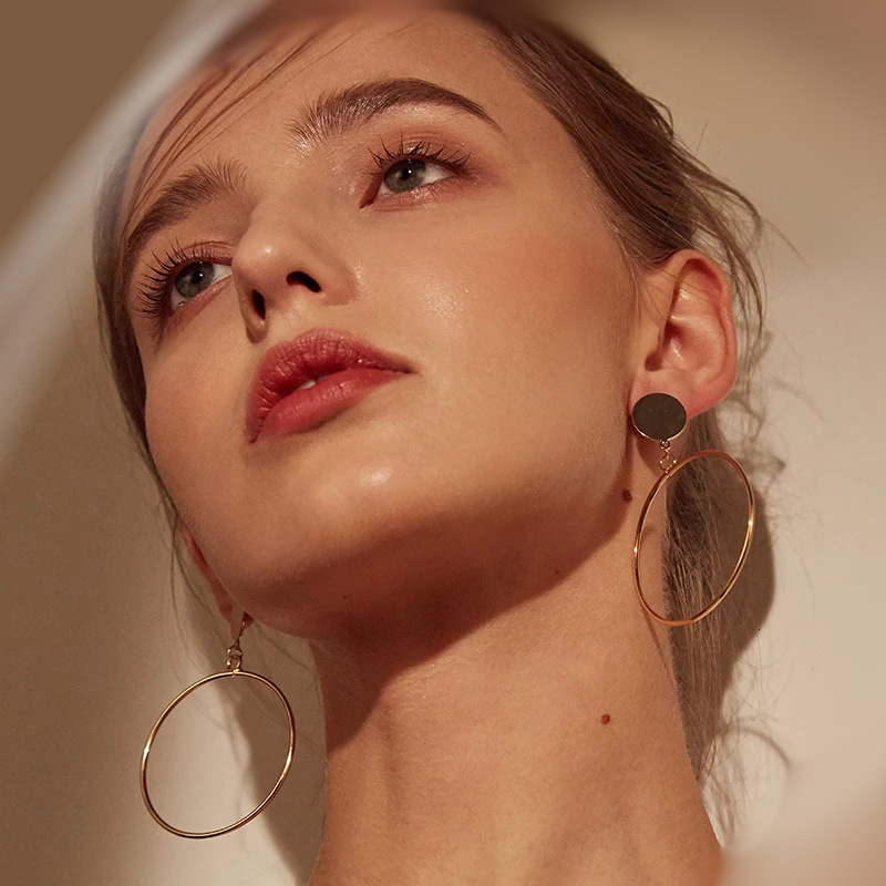 Free Shipping Designer Fashion Accessories Simple And Trendy Gold Thread Geometric Large Round Earrings Women's Large Hollow Earrings Luxury Jewe