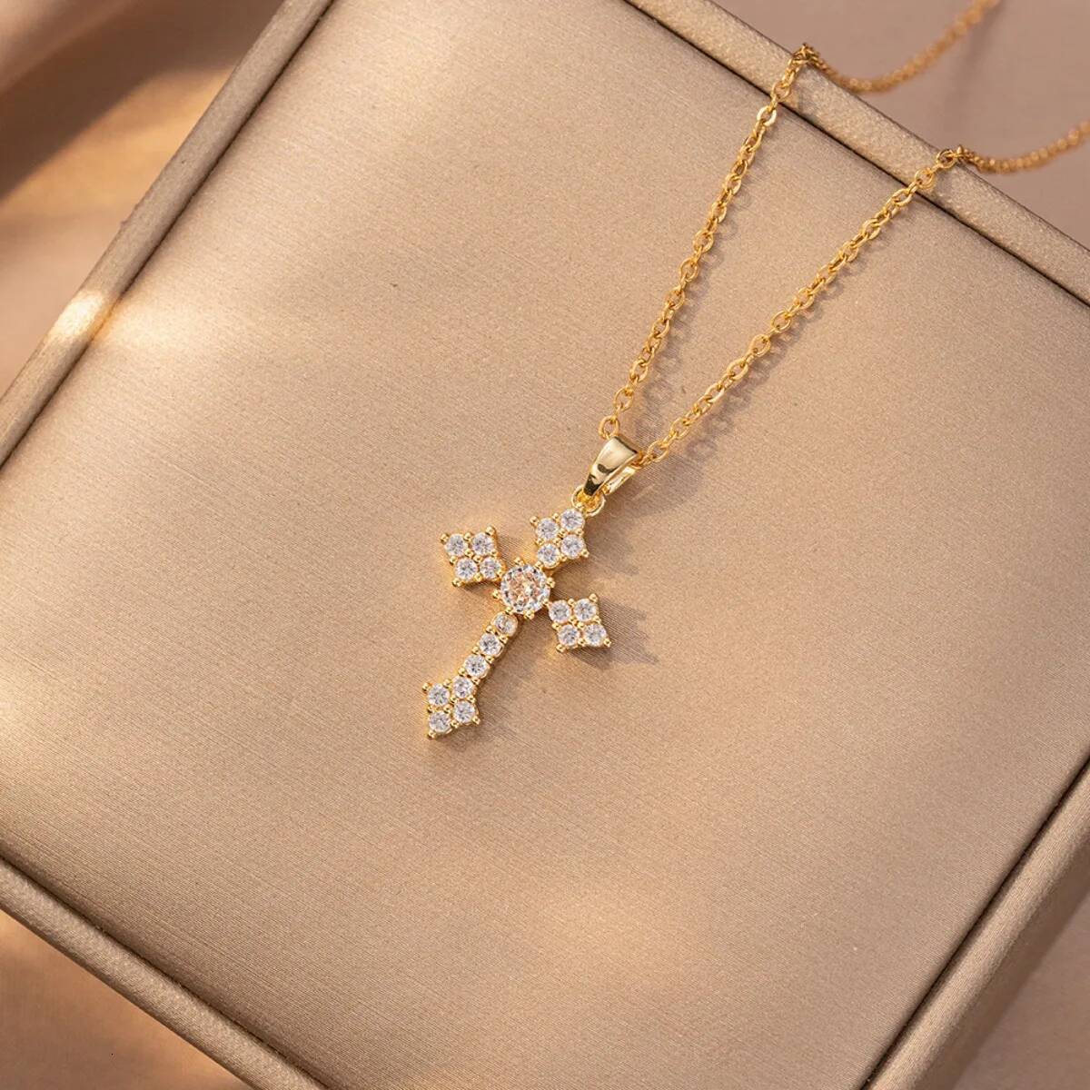 Stainless Steel Chain Fashion Zircon Pendant Necklaces for Women Men Cool Gold Sier Color Cross Jewelry Gifts