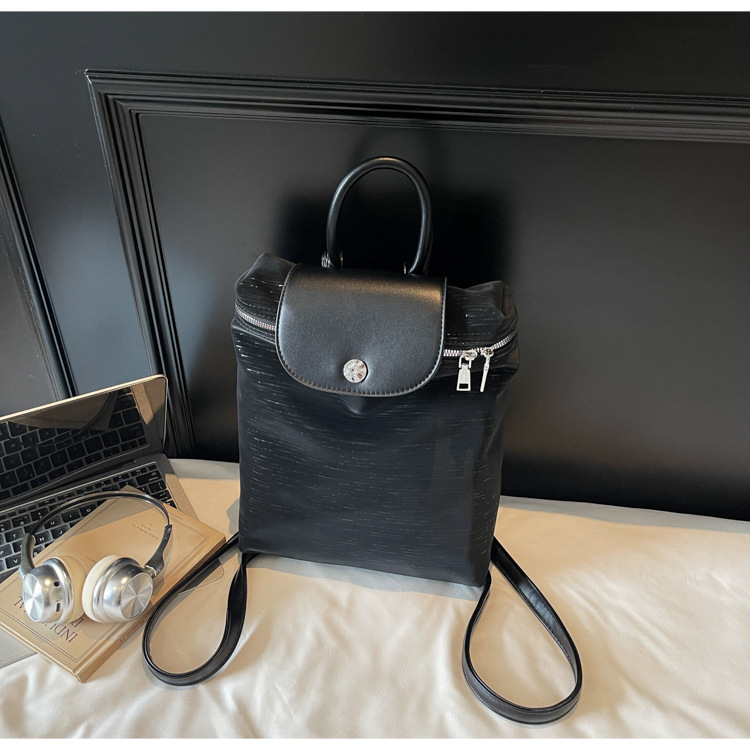 2025 Summer New Fashion Versatile Solid Color Backpack Street Trend Light Luxury Cute Women Large Capacity Commuter Bag ddmymoon