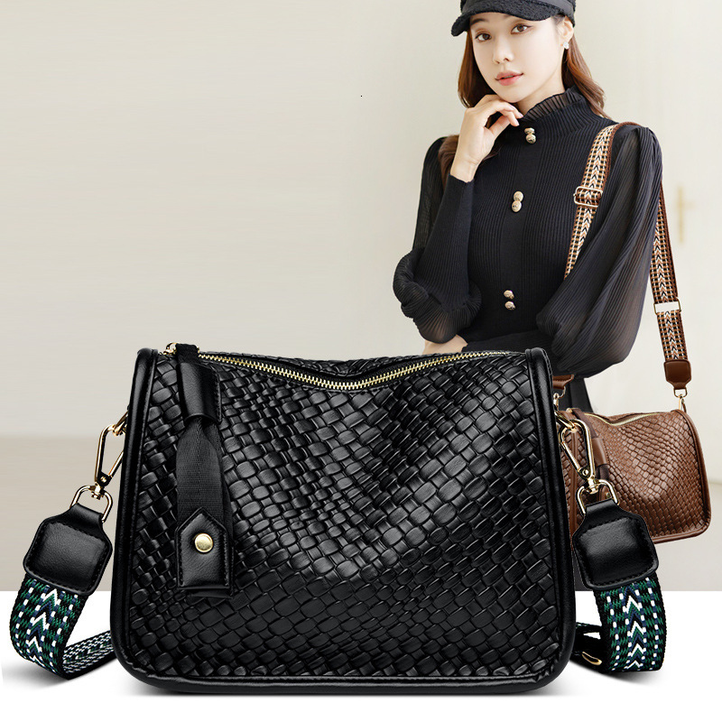 Trendy Woven Single Shoulder Underarm for Women New Simple Versatile Commuter Soft Leather Large Capacity Crossbody Pea Bag ddmymoon