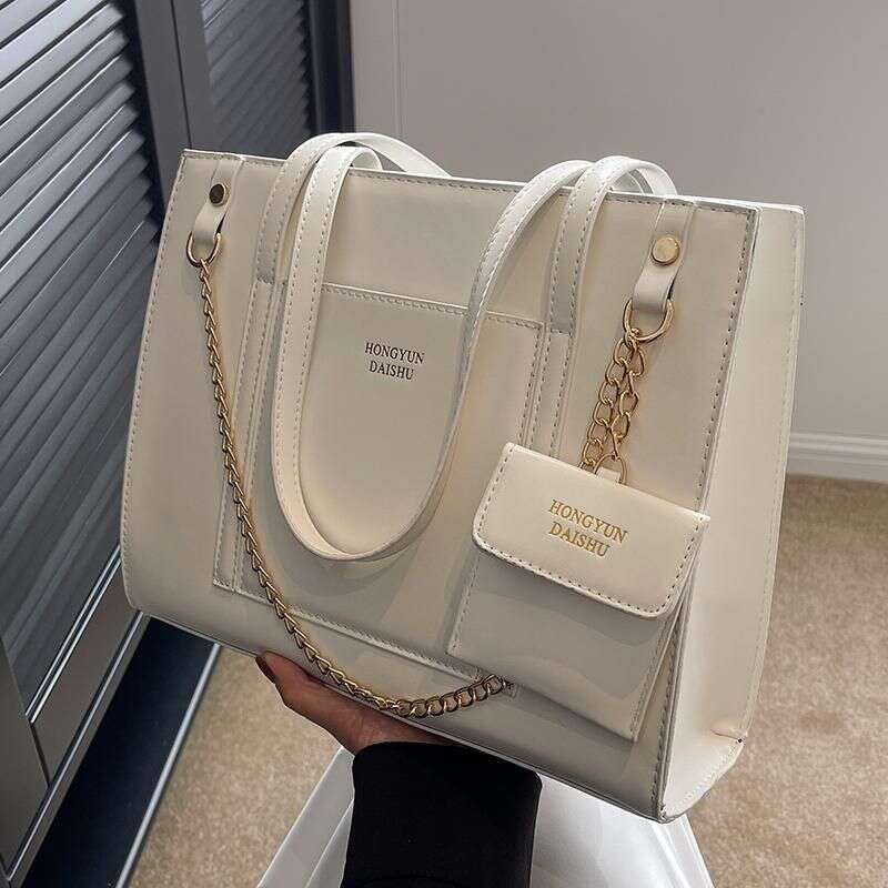 Women's spring and summer with new fashion texture shoulder women's chain commuter Tote bag