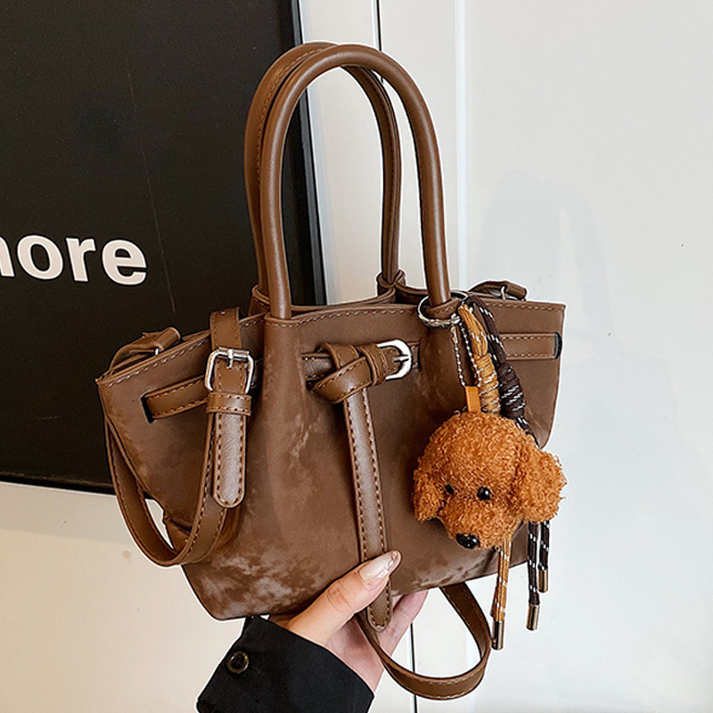 Niche Dumpling for Women 2025 New Style Personality Belt Buckle Handbag Large Capacity Commuter Shoulder Crossbody Bag ddmymoon