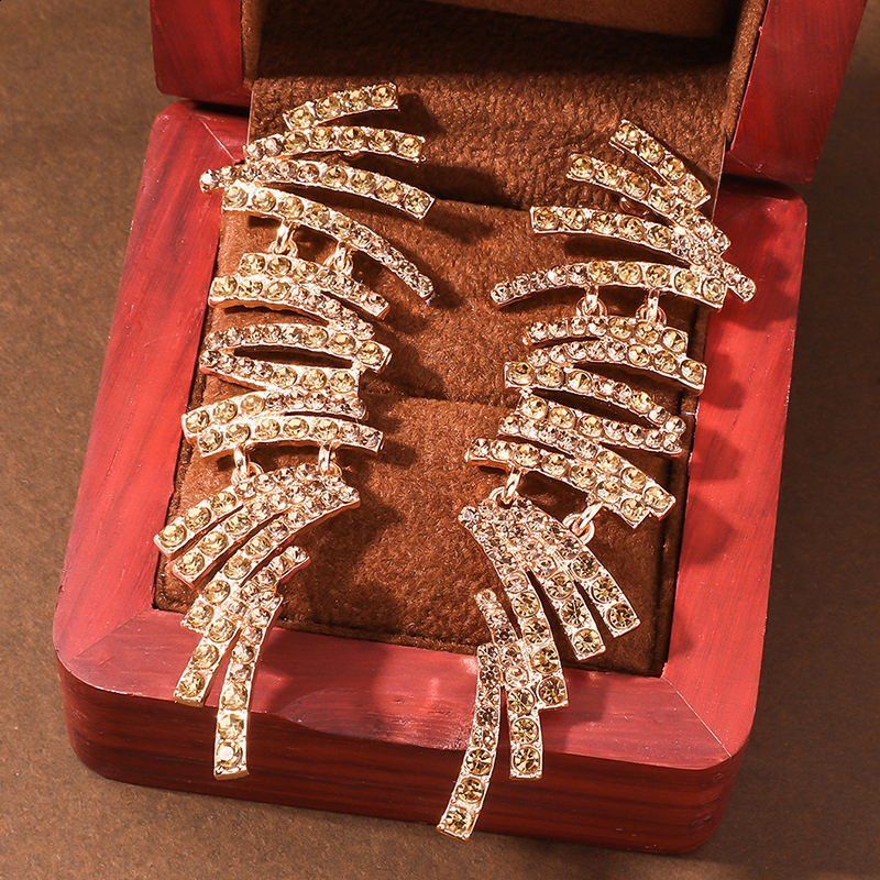 Fashionable Banquet Dress with Geometric Creative Irregular Tassel Long Alloy Inlaid Diamond Earrings