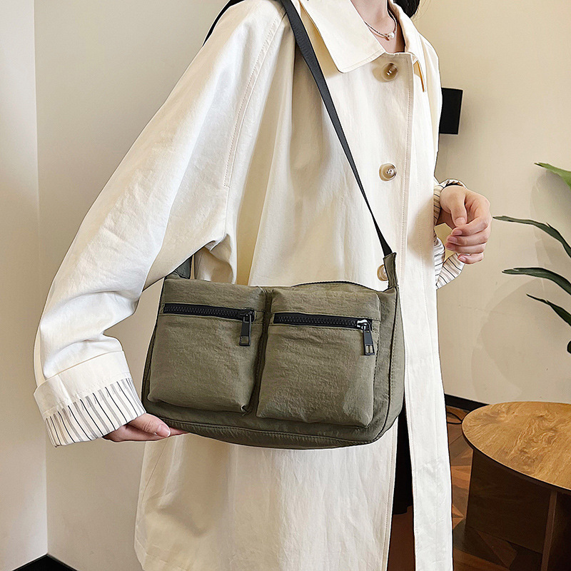 Winter New Women's Design Multi-Pocket Crossbody Commuter Simple Shoulder Bag
