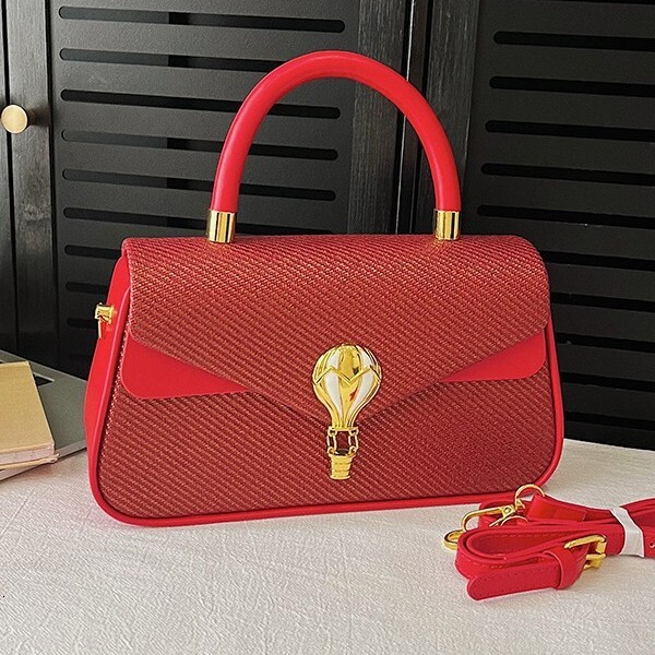 Free Shipping 2025 New Women's Designer Lychee Pattern Lock Simple Casual Slanted Shoulder Handbag Women's Small Square Bag Wallet Dinner Ba