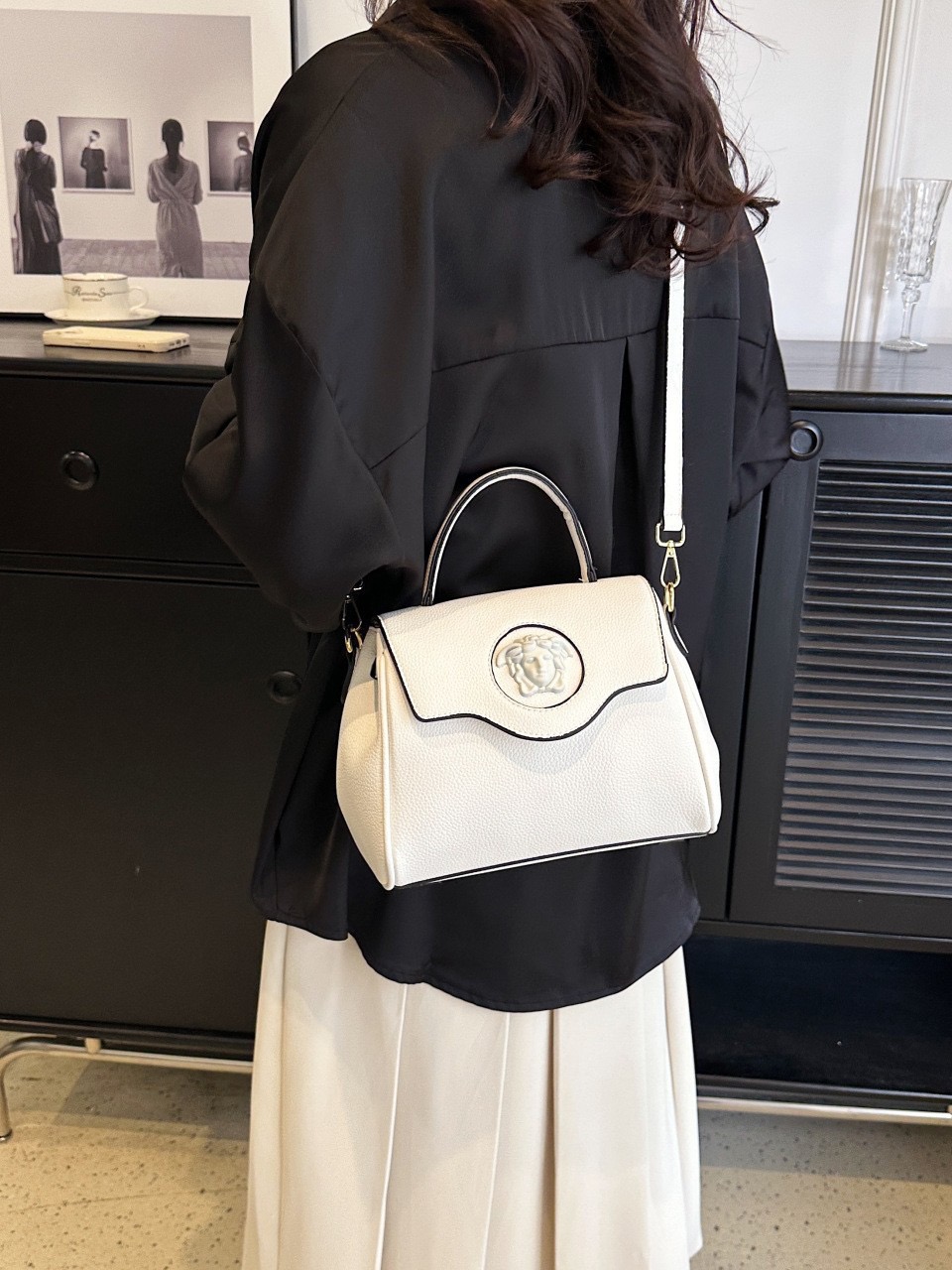 Designer bag tote bag 2025 new classic and fashionable travel leather texture large capacity handbag with multi-color series Macron available for sele
