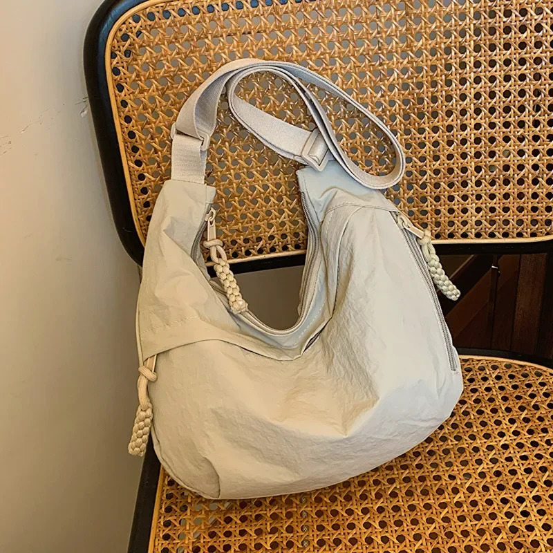 Fashionable and minimalist Korean version dumpling bag this year highquality shoulder large capacity tote cr 250811