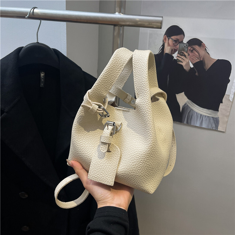 Autumn New Women's Vegetable Basket Bag Outdoor Small Handbag Retro Commuting Women's Crossbody Bag Autumn New Designer Bag Women's Sho