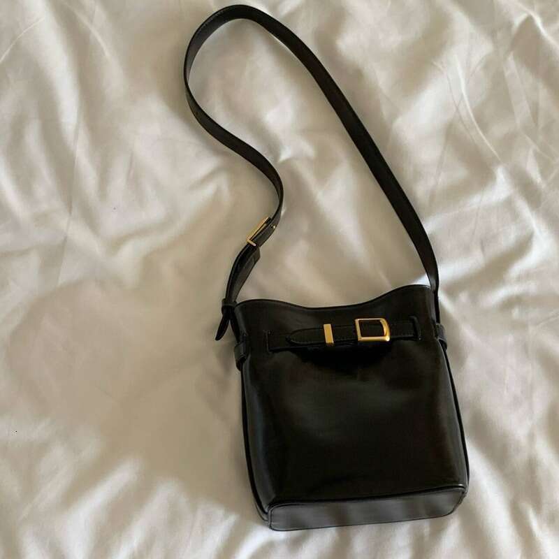 Korean Version Ins Oil Wax Leather Single Shoulder Crossbody Small 2025 High-end Simple Bucket Bag for Women