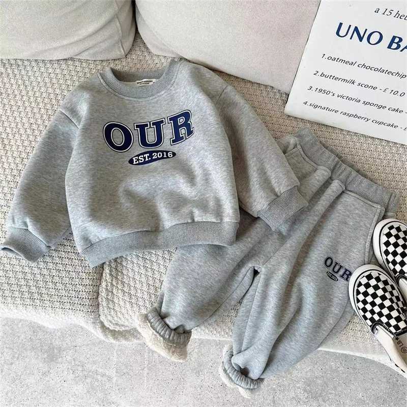Boys Fleece Thickened Sets Winter Warm Suit Baby Girls Sweatshirts+Sweatpants 2 Pieces Kids Autumn New Outfits Children Clothes Z250811
