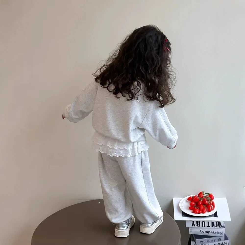 2025 Autumn Children Girls 2 Piece Set Cotton Lace Long Sleeve Red Bow Sweatshirt Suit Loose Kid Girl Gray Sports Pants Tracksuit Z250811