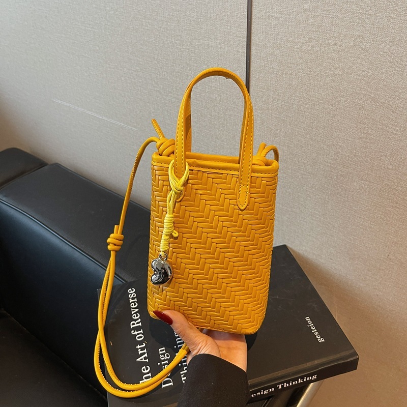 2025 New Woven Handbag High-End Solid Color Shoulder for Women Casual Commuter Crossbody Bag ddmymoon