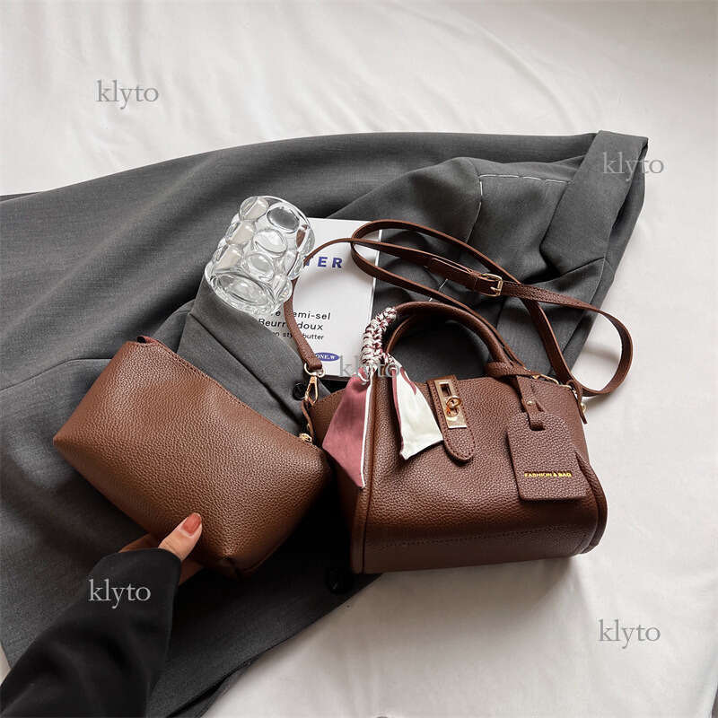 Designer Handbags for Women 2023 New Trendy Summer Basket Ladies Crossbody Handheld Bucket Bag