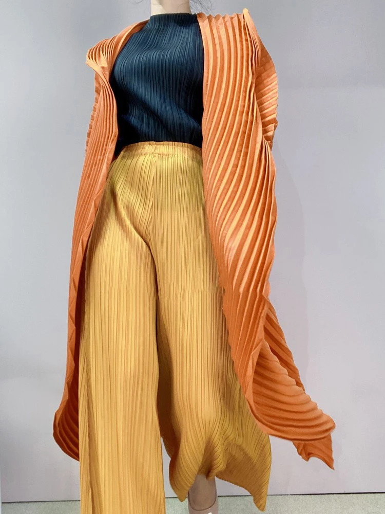 Miyake Pleated Windbreaker Autumn Winter Batwing Sleeves With Belt Loose Trench Coats Free Size ner Women Clothing 250809