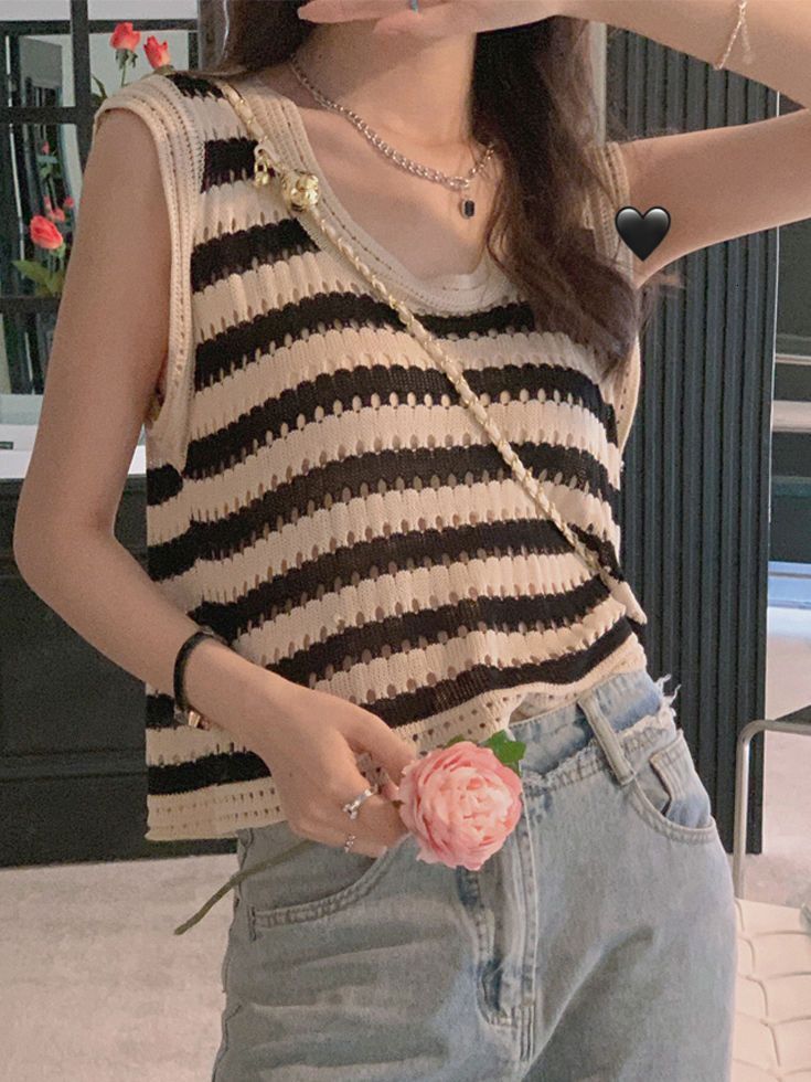 Vintage Black And White Striped Hollow Knit Vest For Women Summer New Loose Slimming Outerwear Hot Girl Sleeveless Top
