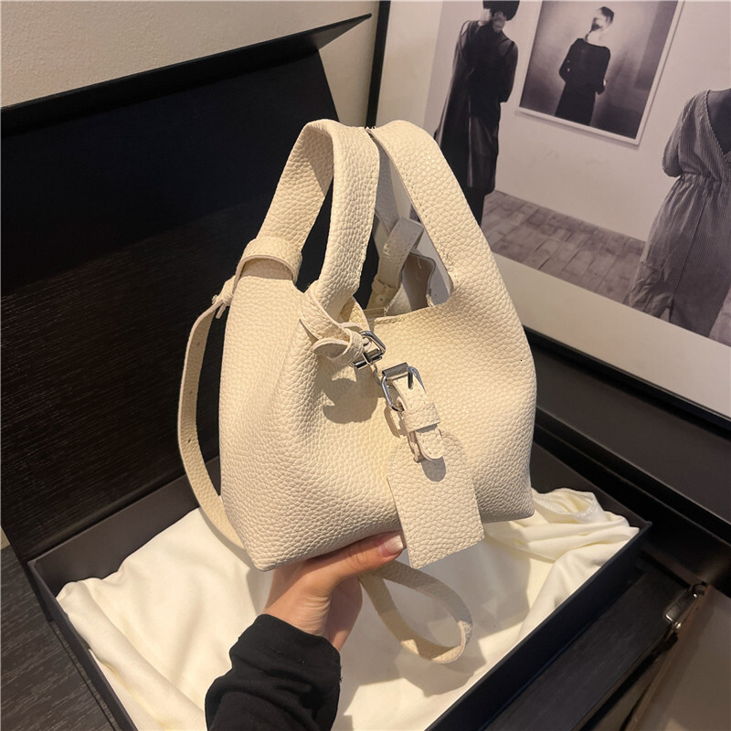 Autumn New Women's Vegetable Basket Bag Outdoor Small Handbag Retro Commuting Women's Crossbody Bag Autumn New Designer Bag Women's Sho