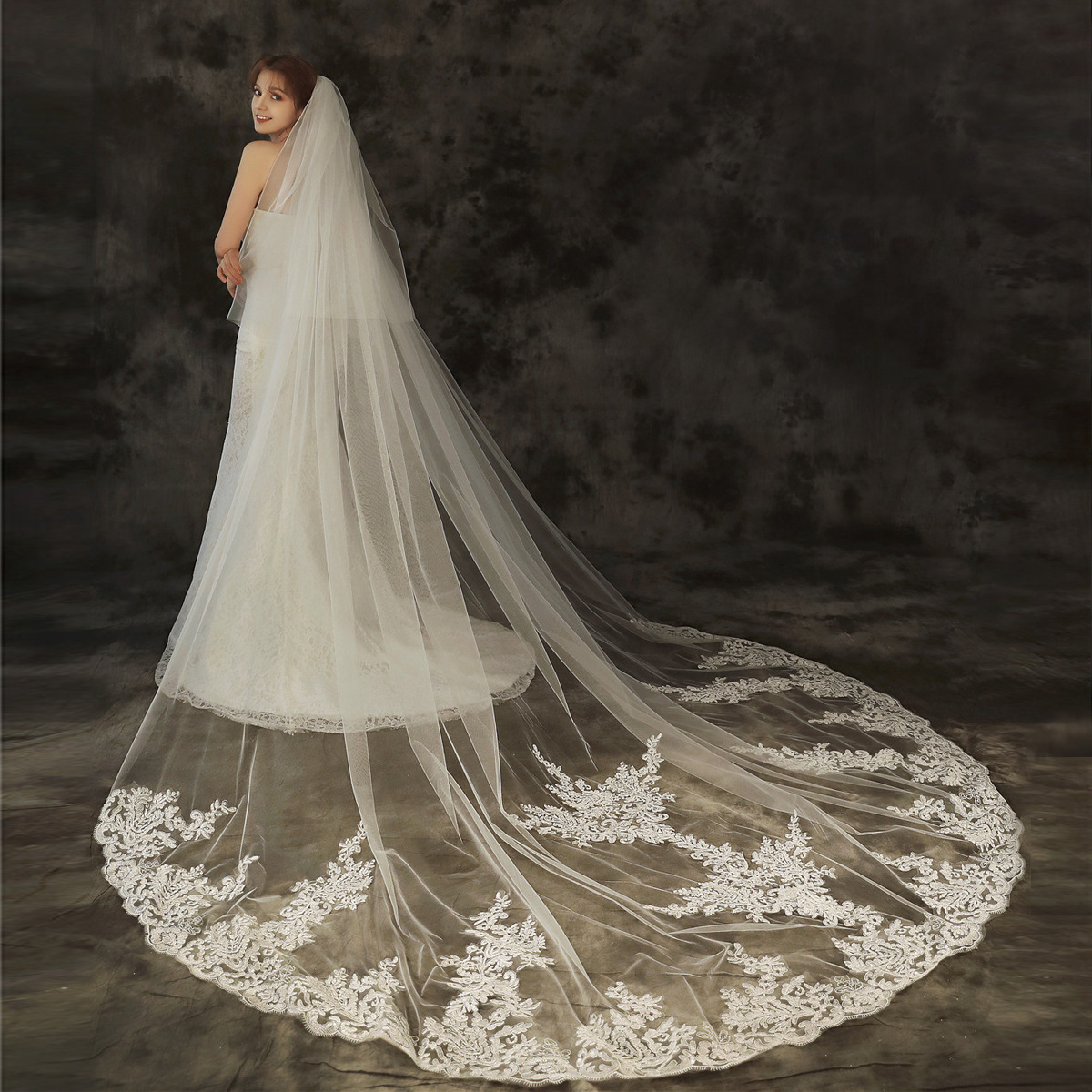 In Stock Two Layer Long Cathedral Length Wedding Veils Lace Appliques Edge Bridal Veils Wedding Accessories