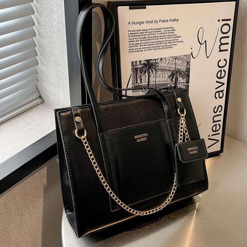 Women's spring and summer with new fashion texture shoulder women's chain commuter Tote bag