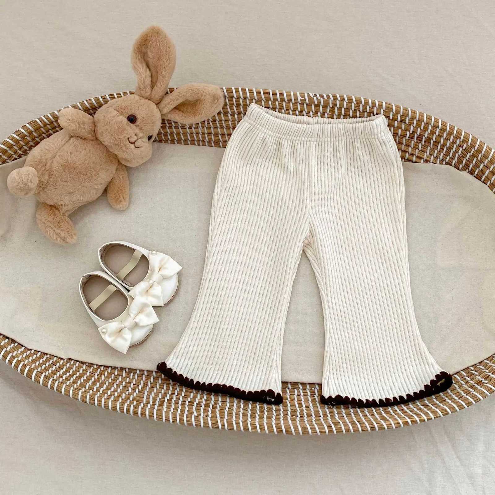 Autumn new baby clothes for 2-4 years old baby suit for girls corduroy long-sleeved coat + bell bottoms Z250811