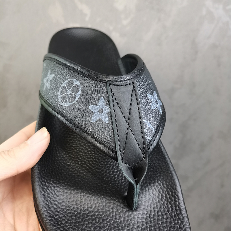 free shipping designer for man Slippers Flip-flops and slippers are casual fashionable for men to wear outside in summer