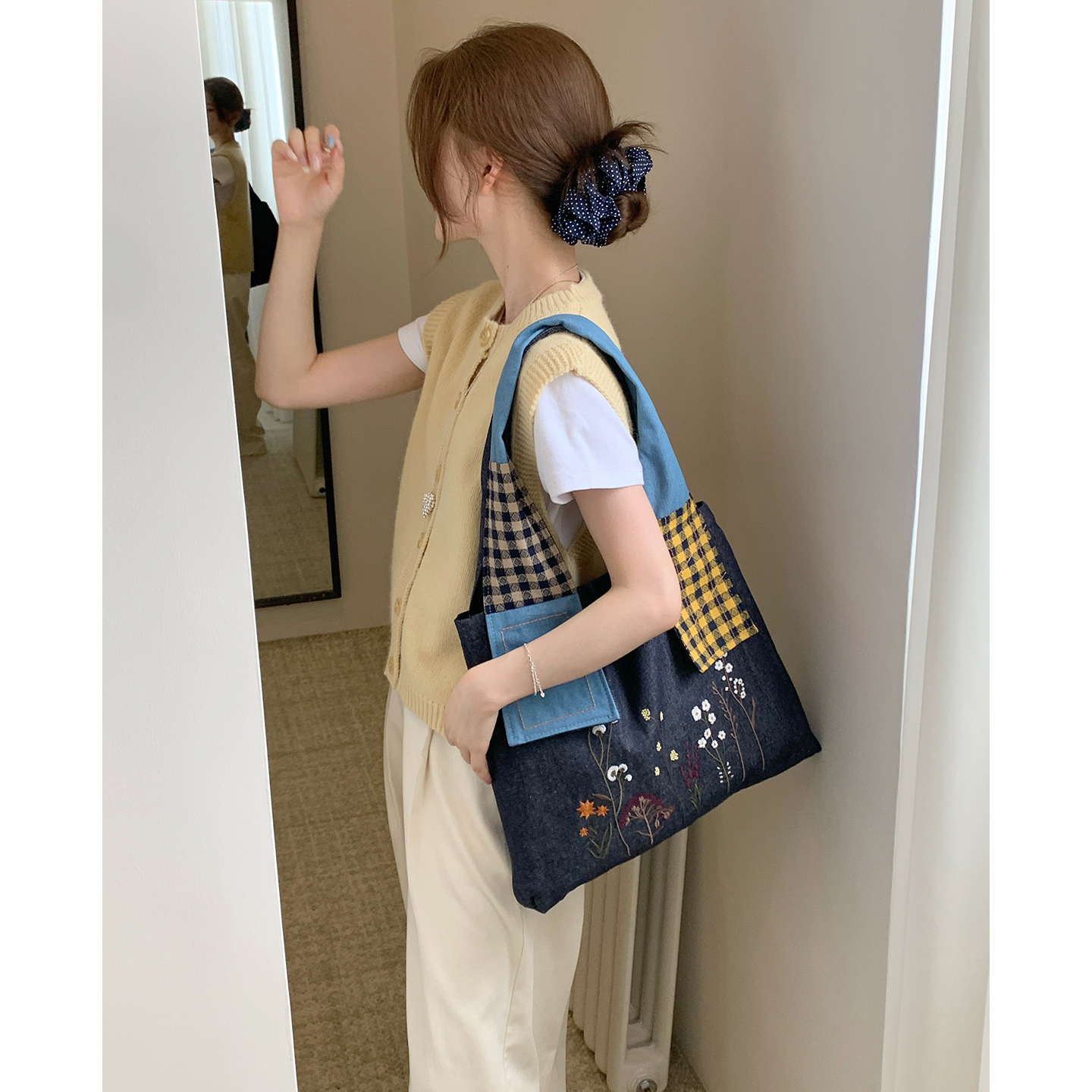 Autumn New Retro Dried Flower Embroidered Denim Bag Niche Large Capacity Shoulder Bag Splicing Design Women's Shoulder Bag Commuting Bag Autumn N