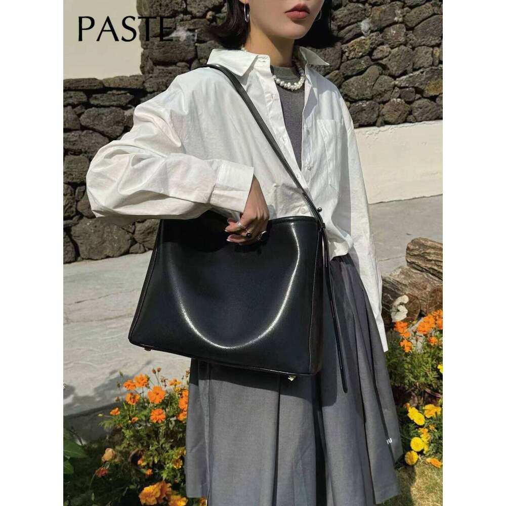 New Simple Glossy Oil Wax Cowhide Leather Women Armpit Shoulder Bag Adjustable Handle Long-handle Travel Handbag Large