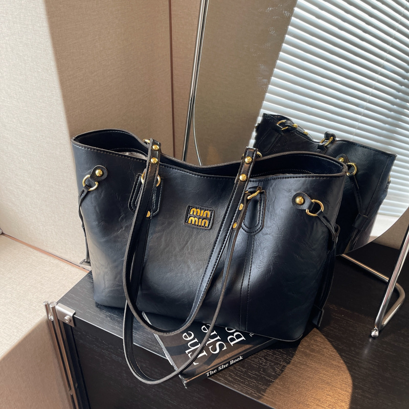 2025 New Style Women's Bag - Small, Exclusive, Sophisticated, Large Capacity, Soft Leather, Commuter Tote Bag, Retro High Style, Student Large Bag