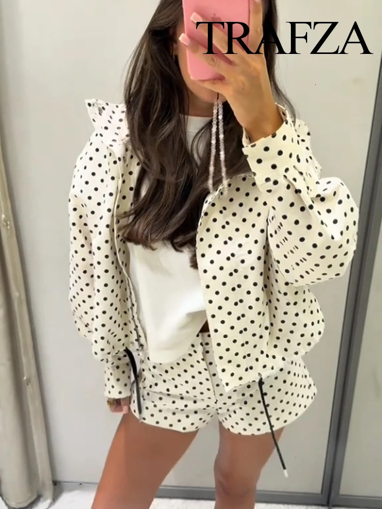 TRAFZA Woman Autumn Long Sleeves Turtleneck Zipper With Pockets Drawstring Casual Coats Women Fashion Polka Dot Printed Jacket 250809