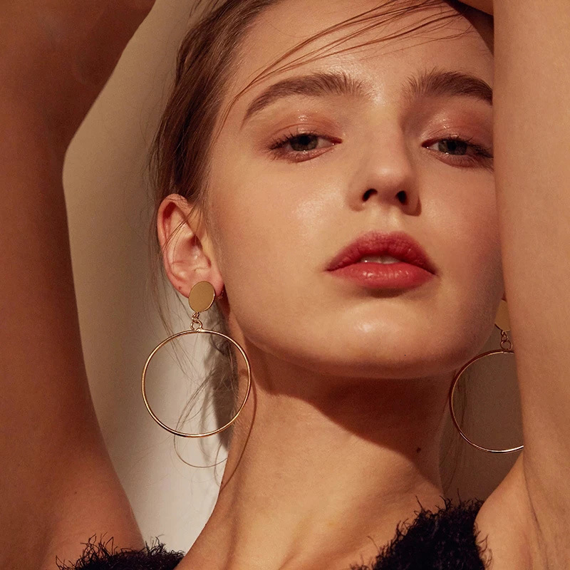 Free Shipping Designer Fashion Accessories Simple And Trendy Gold Thread Geometric Large Round Earrings Women's Large Hollow Earrings Luxury Jewe