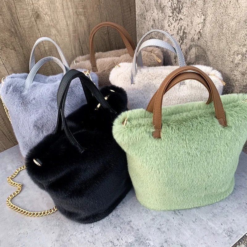 Fashion Women Solid Color Shoulder Bag Winter Soft Plush Bucket Faux Fur Shopping Large Capacity Fluffy Chain Bags 250811
