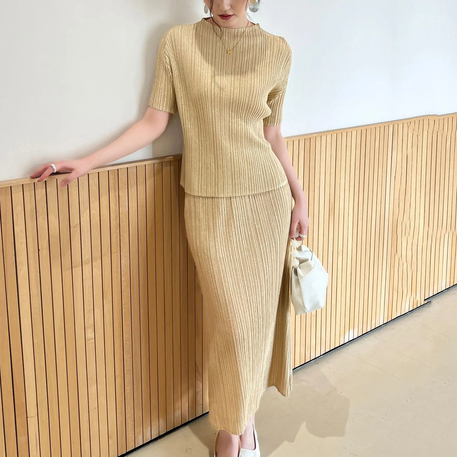 Miyake Summer Tshirt Womens Highend Pleated Versatile Loose Glitter Fabric Plisse Casual Pleats Fashion SkirtSet 250811