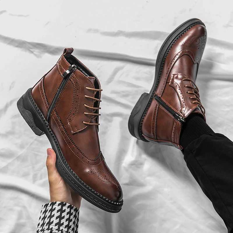Men Block Heel Lace-up And Side Zipper Design Brogue Combat Boots W250811