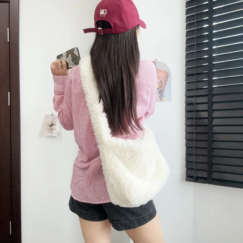 Fashion Winter Womens Soft Plush Shoulder Bags Faux Lamb Wool Ladies Crossbody Bag Large Capacity Female Furry Tote Handbags 250811
