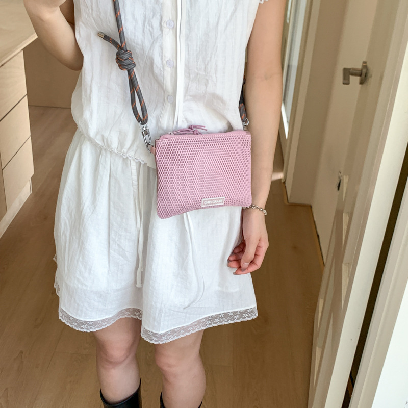 2025 New Simple Mesh Lightweight Women's Crossbody Korean and Japanese Style Casual Commuter Shoulder Bag ddmymoon
