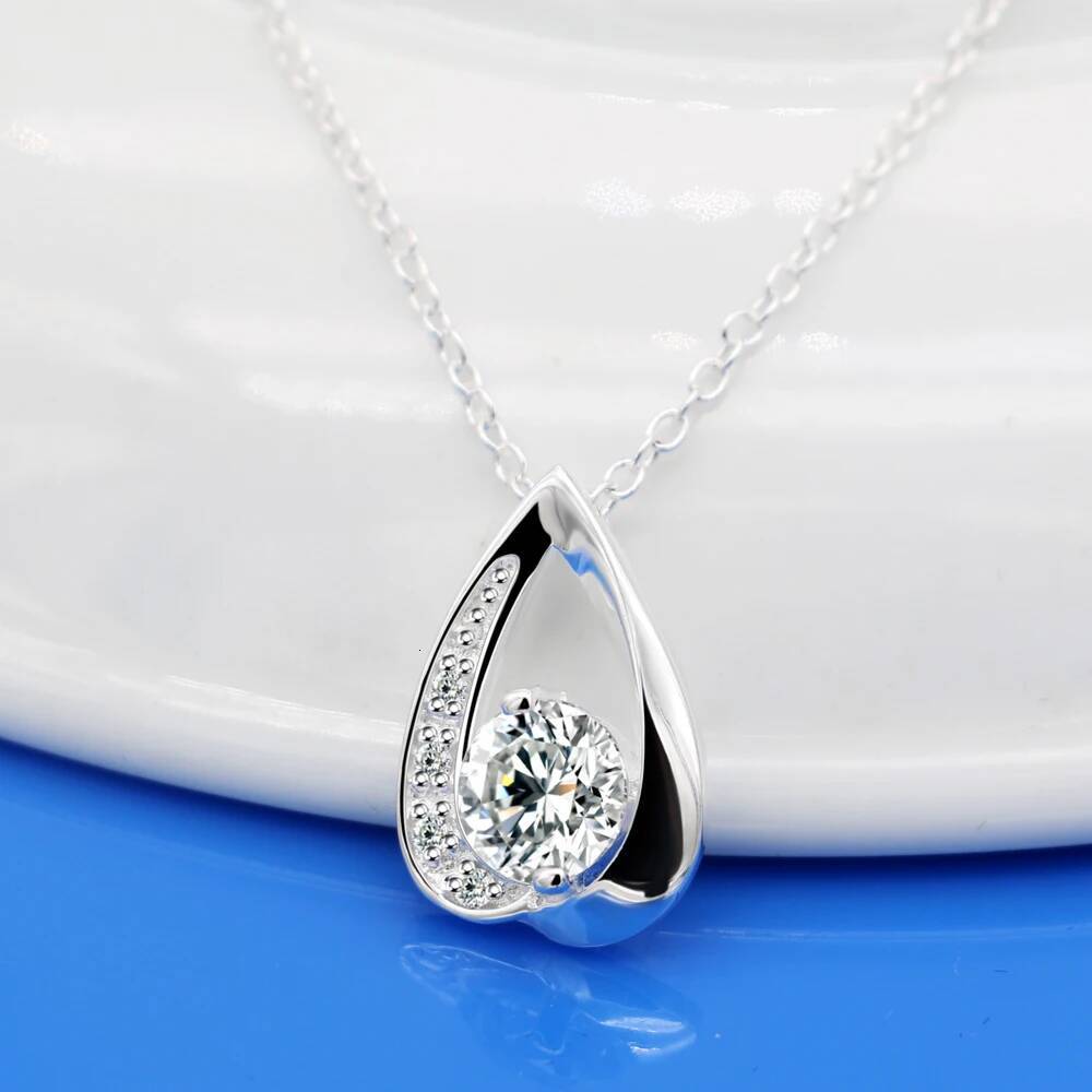 Simple Choker Necklaces for Women Fashion Small Love Heart Pendant Necklace Chain Jewelry Gift Wedding Banquet