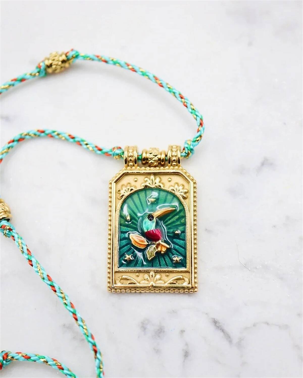 Hot selling artistic retro style tarot card heart eye flame pendant necklace for women's fashion gold-plated color preservation