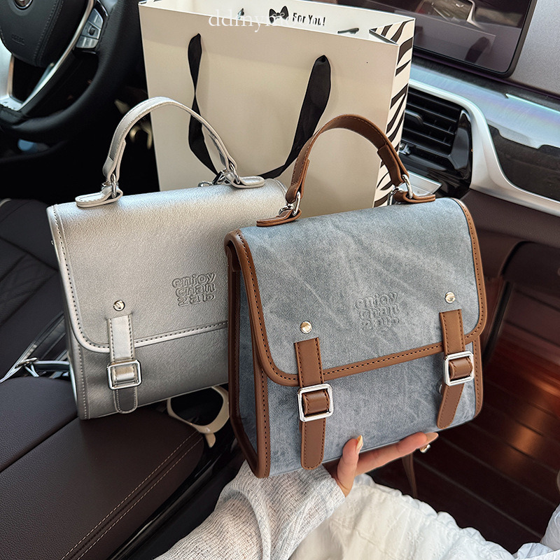 Women's High-Value Niche Design Large Capacity Handheld Tote Bag Commuting Casual Backpack ddmymoon