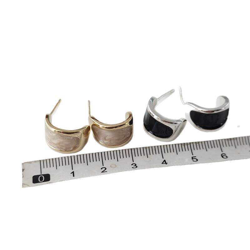 DHcollections Glazed Arc-Shaped Earrings for Women, Niche Design, Simple and Elegant, Versatile, Light , High-End Feel, Stud Earrings, Ear Jewelry