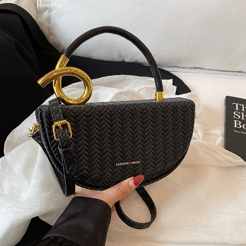 2025 New Fashion Trendy Single Shoulder Crossbody Saddle Light Luxury High-end Niche Personality Handheld Box Bag for Women ddmymoon
