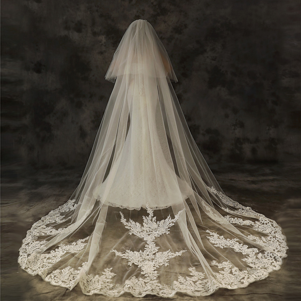 In Stock Two Layer Long Cathedral Length Wedding Veils Lace Appliques Edge Bridal Veils Wedding Accessories