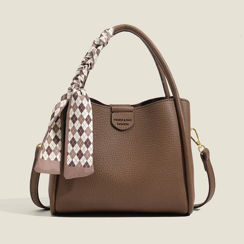 This Year's Trendy Vegetable Basket Handbag for Women 2025 New Soft Leather Bucket Commuter Shoulder Crossbody Bag ddmymoon
