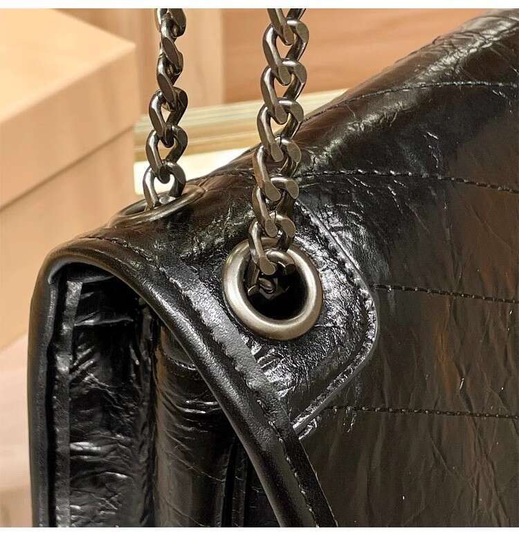 DHessentials 2025 Genuine Leather Crossbody Bag - Trendy Messenger Shoulder Purse for Women, Chic Chain Strap Bag (23x18cm, 400g)