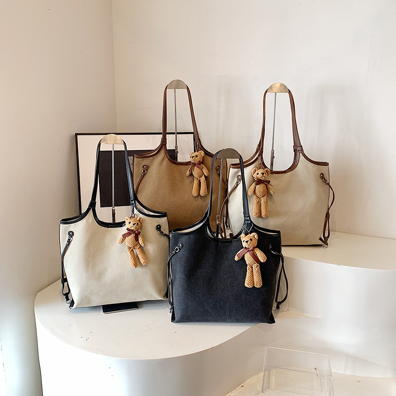 Design Sense Tote for Women New Autumn Winter Casual Commuter Large Capacity Matte Shoulder Bag