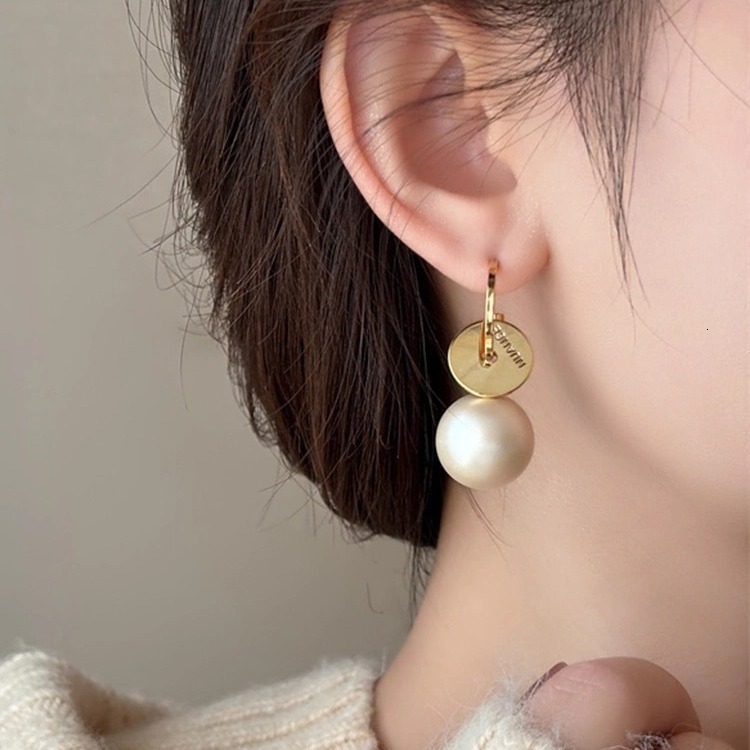 Free Shipping Designer Fashion Accessories Elegant New Women's Earrings AB Style Unique Asymmetric Internet Celebrity Pearl Earrings Luxury Jewel