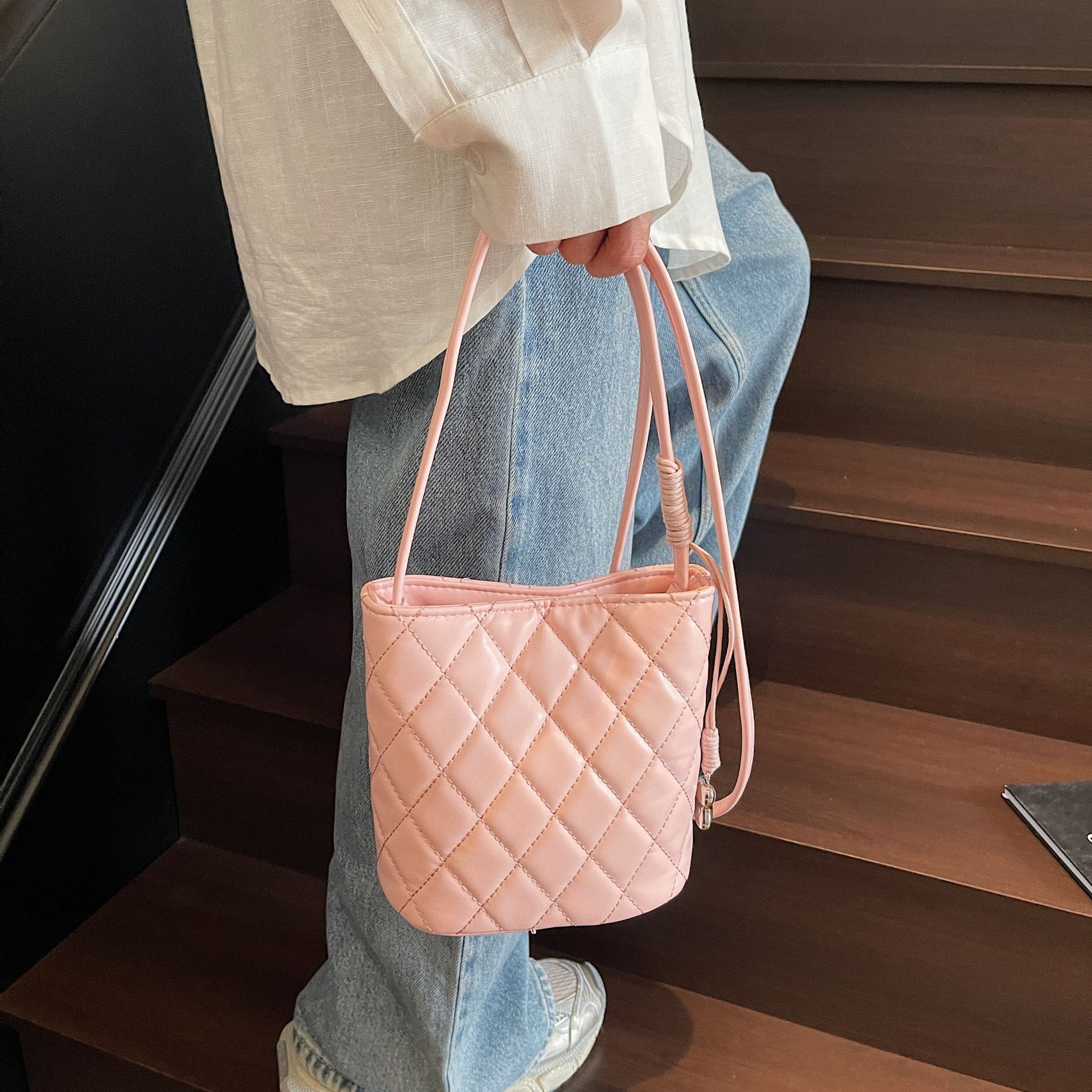 New Handbag Embroidery Quilted Small Women's Shoulder Crossbody High-Quality Texture Casual Bucket Bag ddmymoon