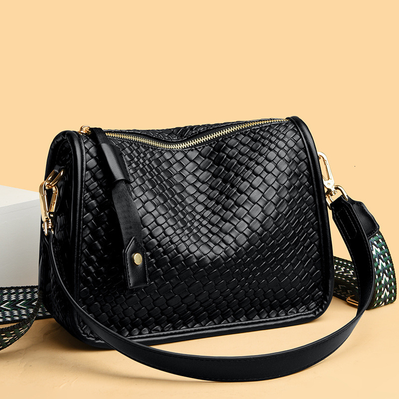 Trendy Woven Single Shoulder Underarm for Women New Simple Versatile Commuter Soft Leather Large Capacity Crossbody Pea Bag ddmymoon