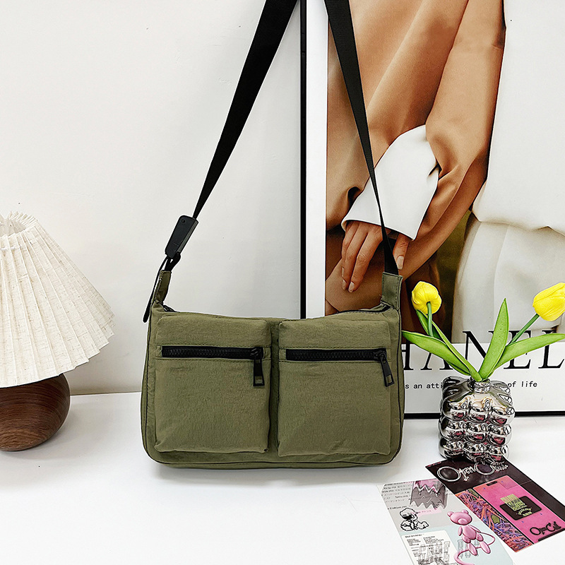 Winter New Women's Design Multi-Pocket Crossbody Commuter Simple Shoulder Bag