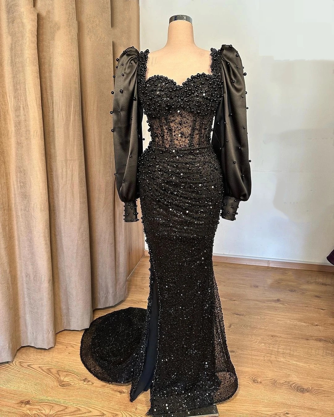 Classic Evening Dresses Beaded Sequins Gown Sweetheart Neck Long Sleeves Split Side Sweep Train Dress Party Customized Dress