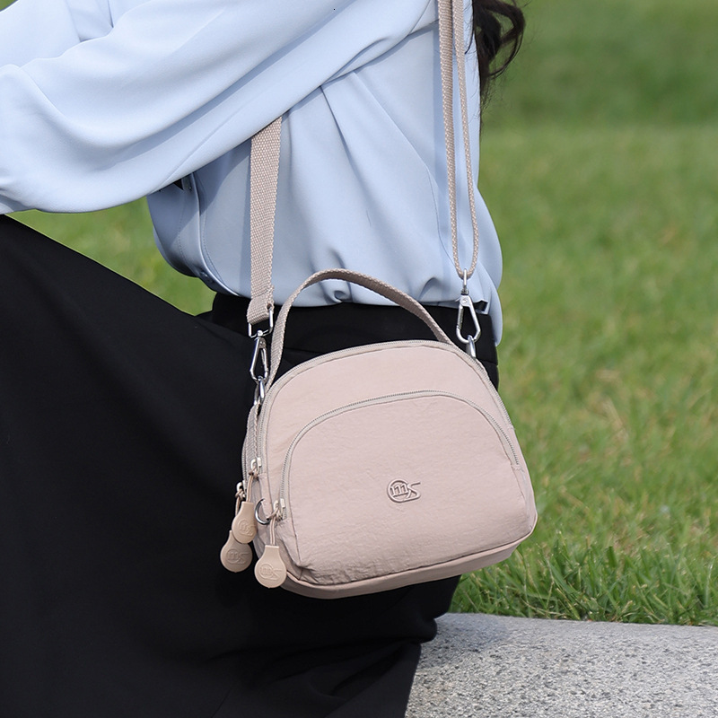 Ultra-light Waterproof Nylon Fabric Crossbody for Women 2025 New Casual Lightweight Multi-layer Shoulder Phone Bag ddmymoon
